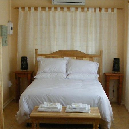 Die Katte Guest House Cottages- Vosburg エクステリア 写真